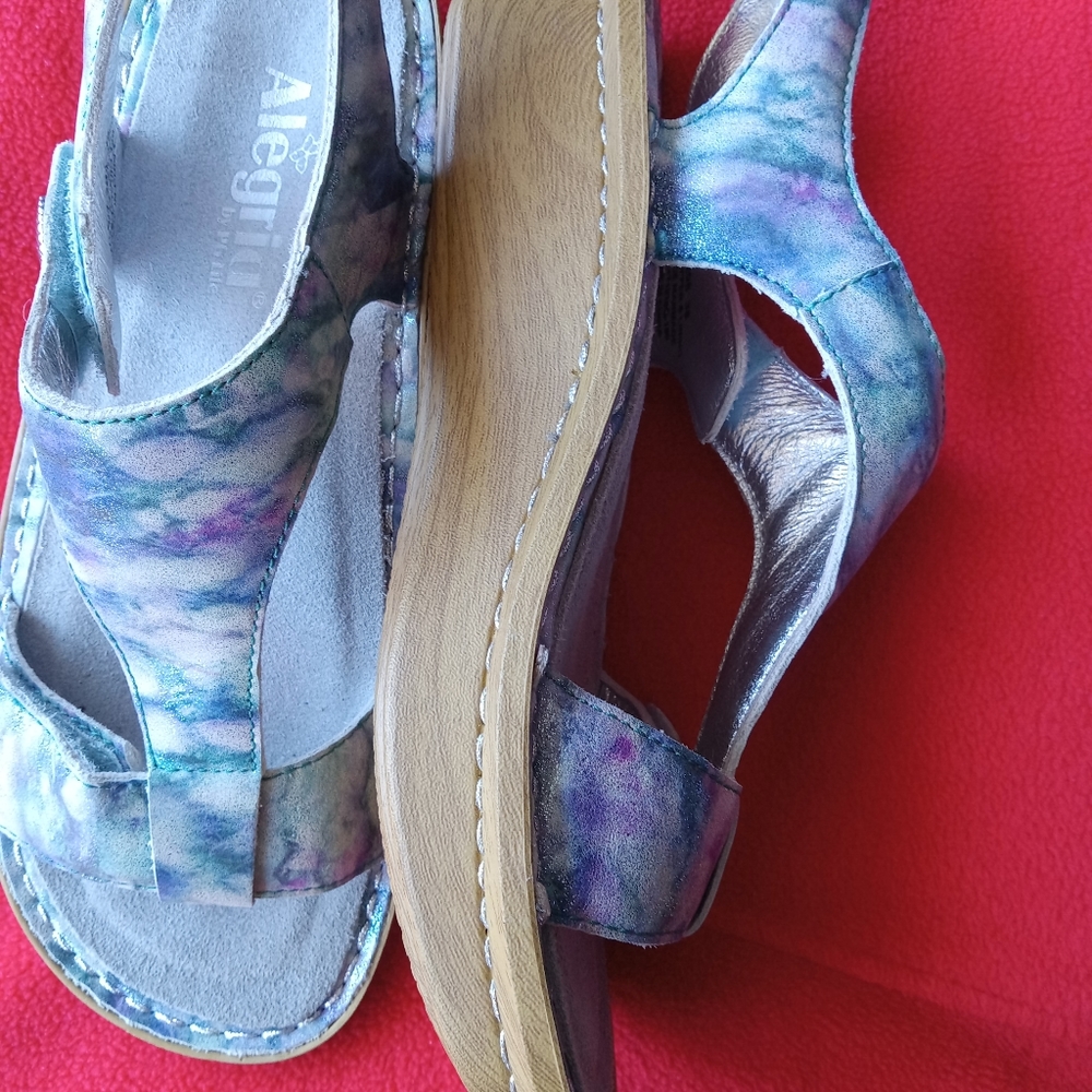 Sandals - Picture 2 of 4